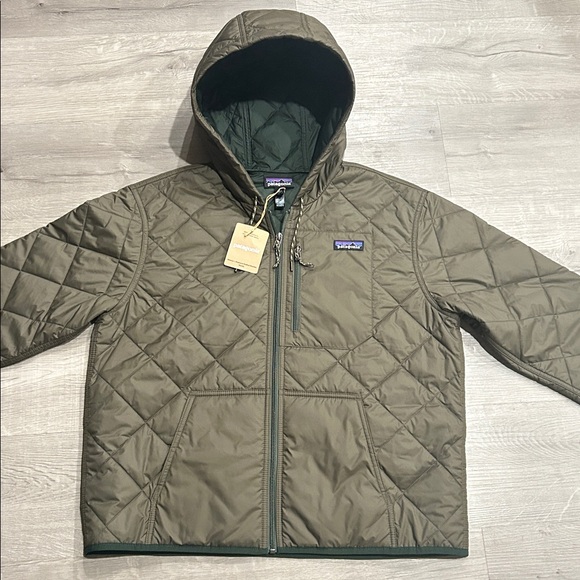 PATAGONIA | Women's Diamond Quilted Bomber Hoody - Picture 7 of 12